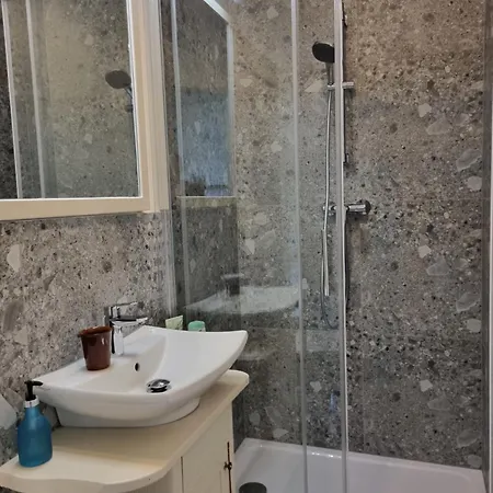 Apartma Zora *
